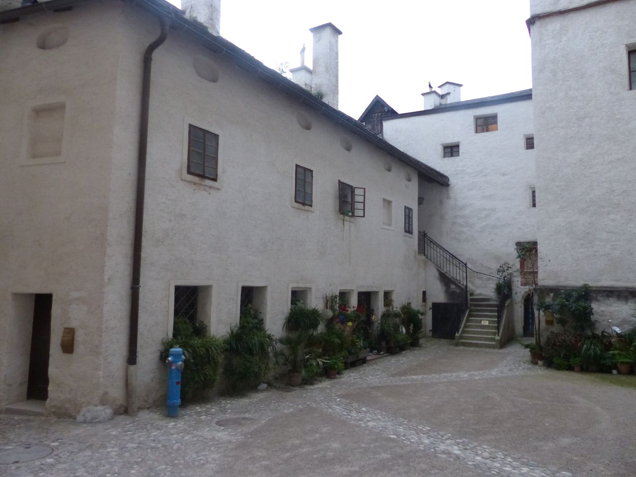 09-85-Cour de la forteresse