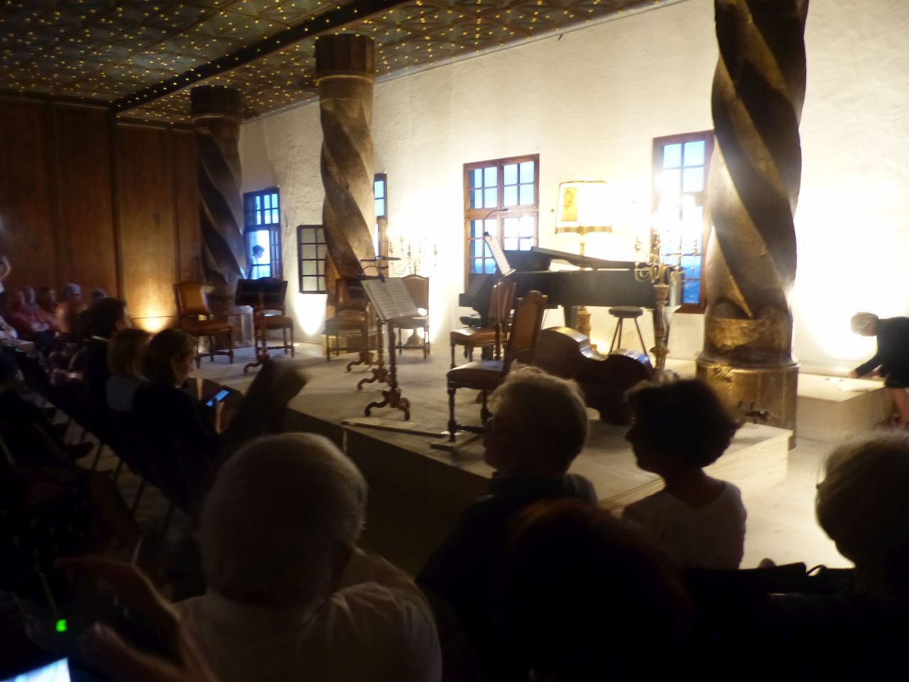 09-87-Salle de concert