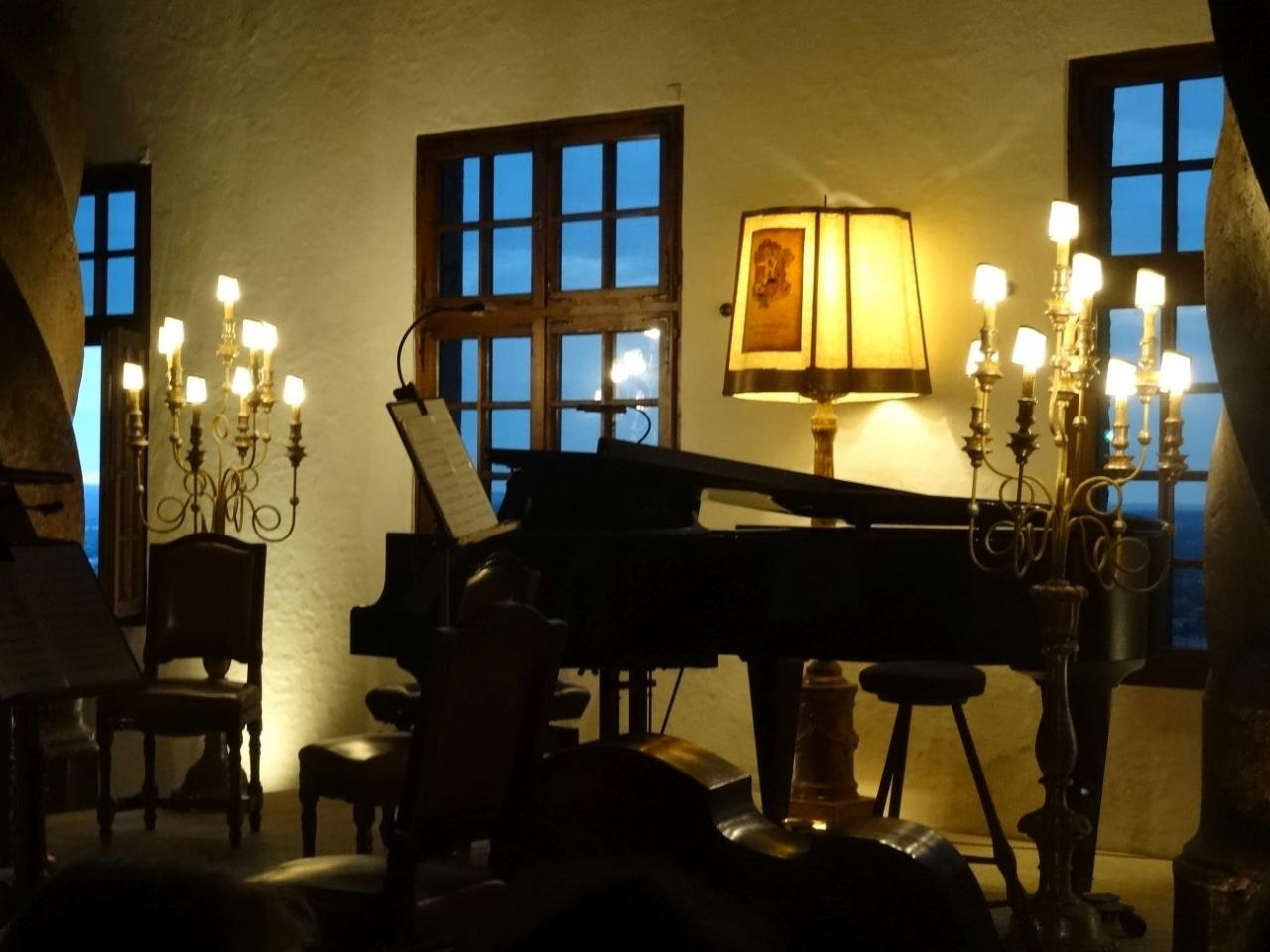 09-88-Le piano